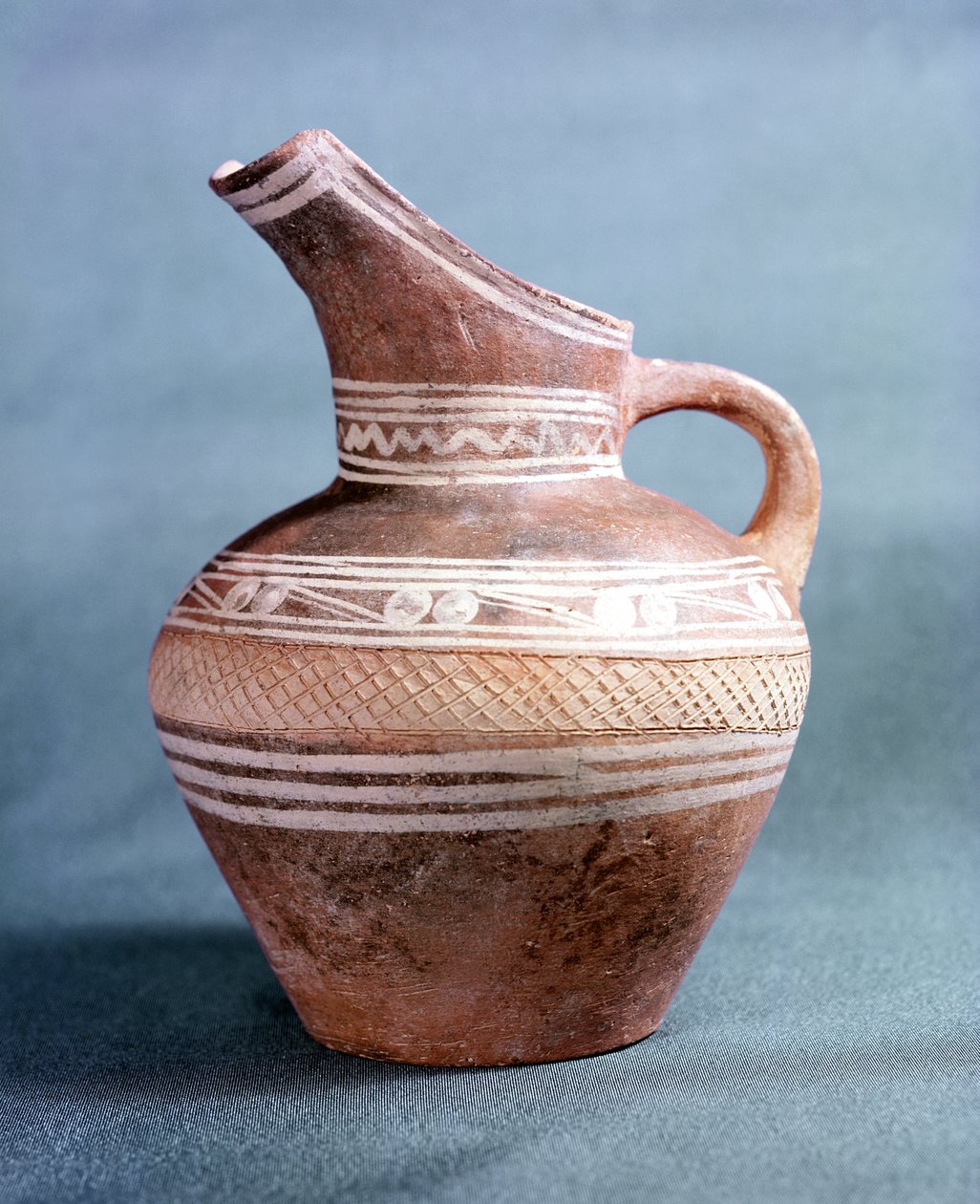 クレタ島、クノッソスの水差し、紀元前1700年〜1500年頃（塗られ、切開